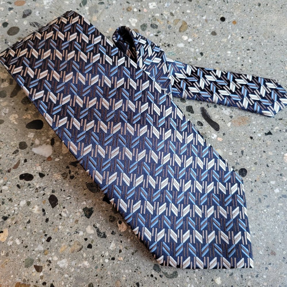 3/$20 - Geoffrey Beene 100% silk tie